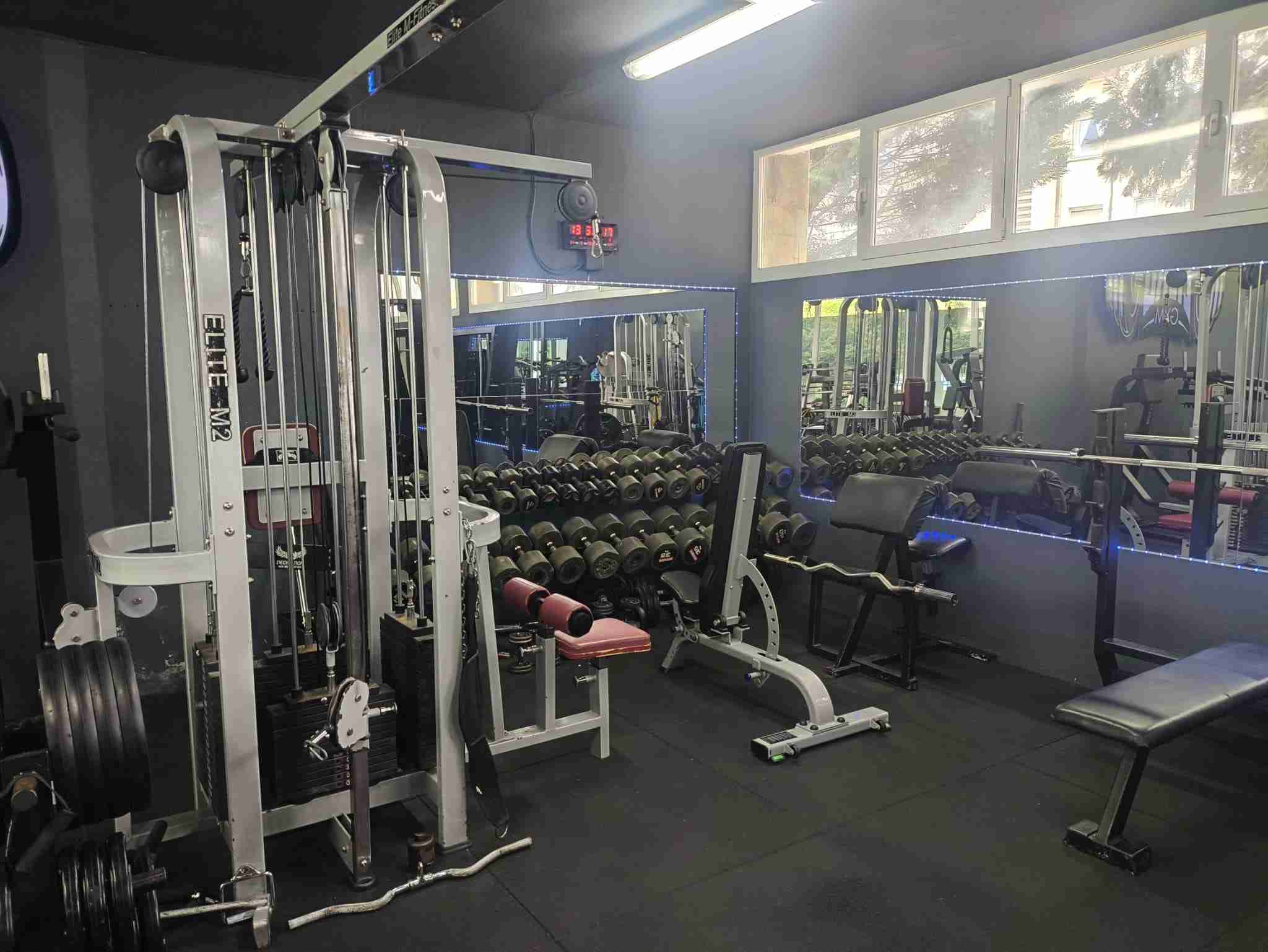Sala con máquinas de cardio